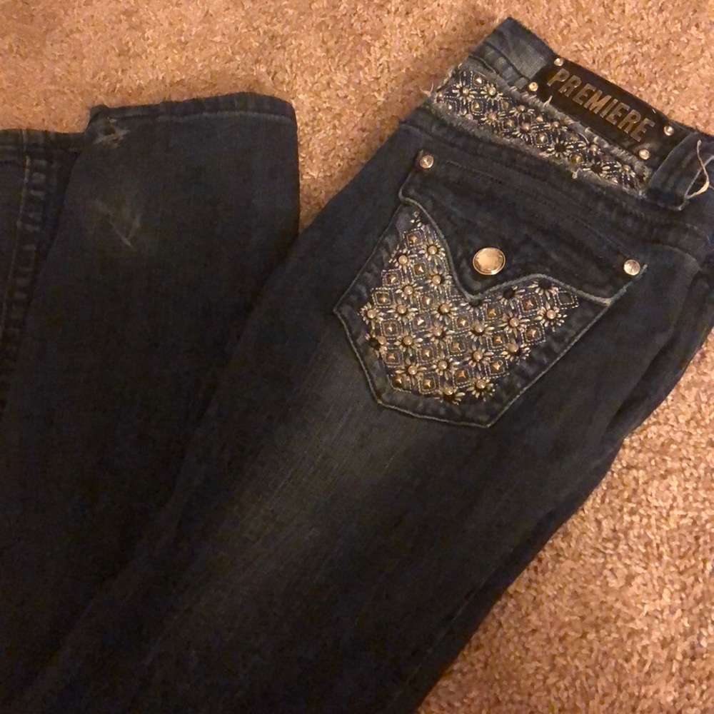 Premiere Dark Jeans with stunning details!